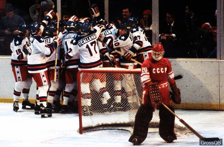 На фото победа сборной США по хоккею на олимпиаде 1980