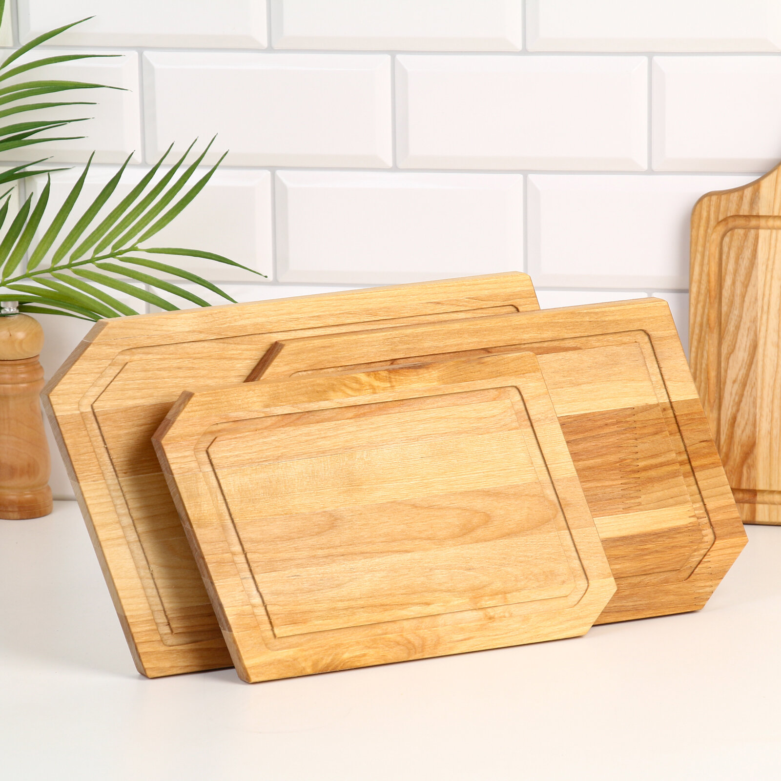 Набор досок разделочных из дерева на подставке, 3 шт, 36 × 22 × 1,8 см, 32 × 20 × 1,8 см, 28 × 18 × 1,8 см — фото 2