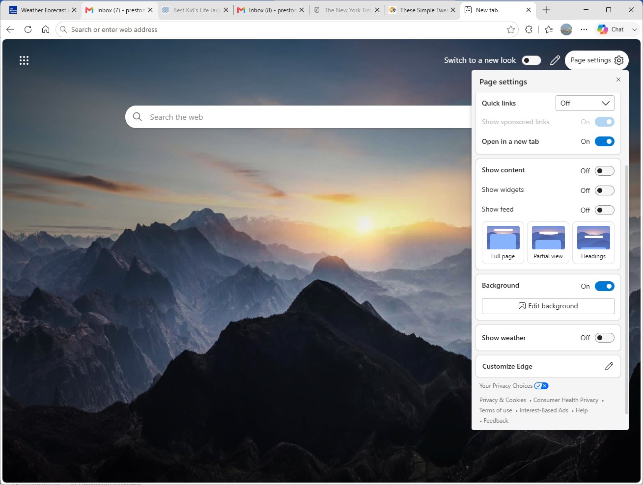 Скриншот упрощенной новой вкладки в Edge с панелью настроек страницы.